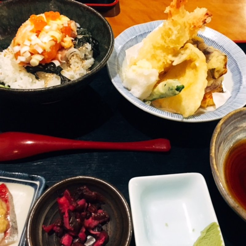 サーモン丼セット(さかな島 みなとみらい店)