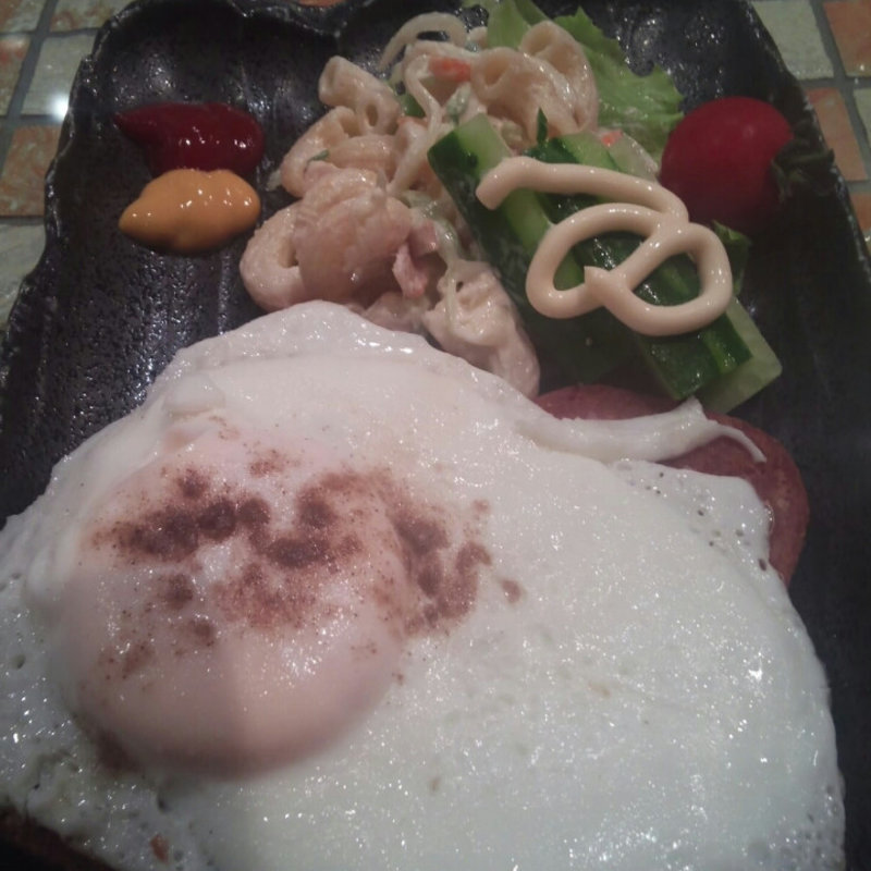 スパム焼き目玉焼き付き(ザクロ )