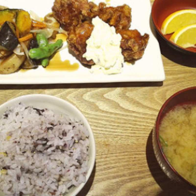 チキン南蛮とたっぷり温野菜定食(さち福や ミウィ橋本)
