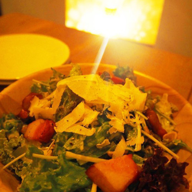 厚切りベーコンのシーザーサラダ(サックスブルーダイナー)