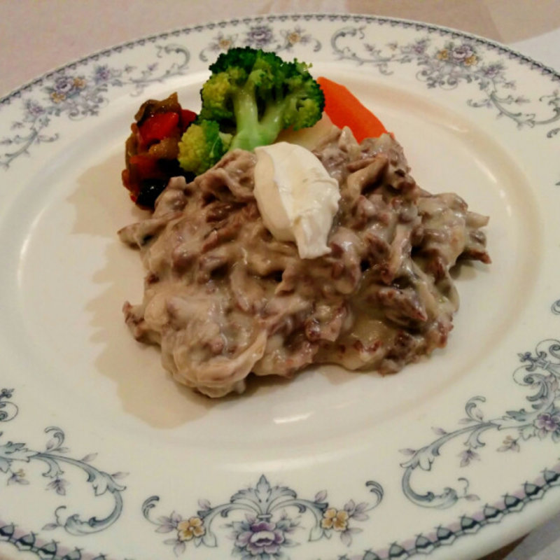 白いビーフストロガノフ(サラファン)