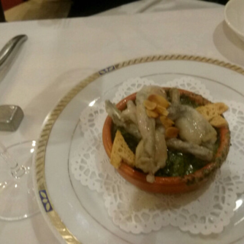 エスカルゴとカエルのココット(サラマンジェ・ド・イザシ・ワキサカ （Salle a manger de Hisashi WAKISAKA）)