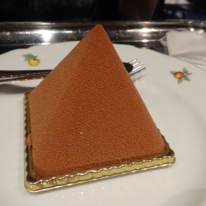 ピラミッド(サロン・ド・テ オ・グルニエ・ドール （Salon de The AU GRENIER D'OR）)