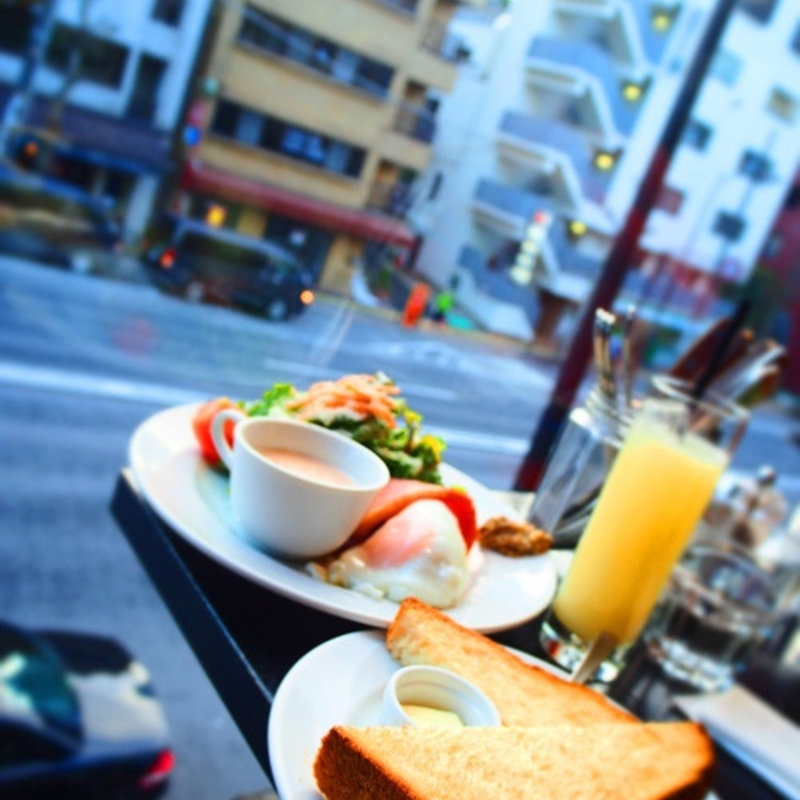 自家製ソーセージとベーコンエッグセット(ブレッド＆タパス沢村 広尾店)