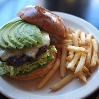 アボカドモッツアレラバーガー(サン フランシスコ ピークス （San Francisco Peaks）)