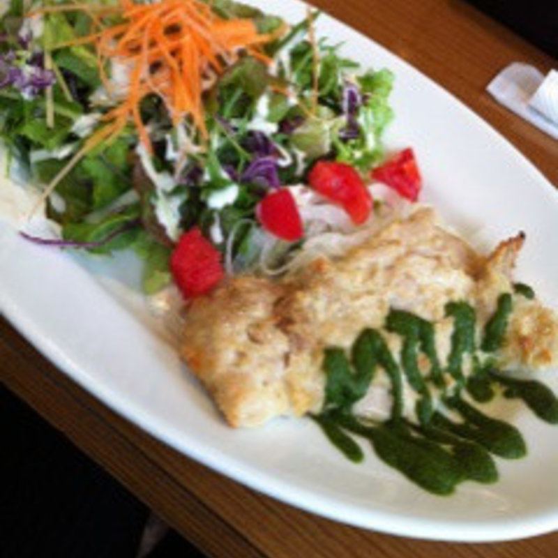 ホワイトタンドリーチキンのサラダランチ(サンバンチョウカフェ)