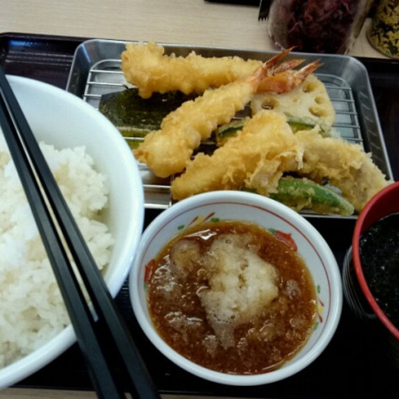 国産イカと海老の天ぷら定食ご飯大盛り(さん天 星陵台店)