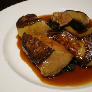 Foie gras poele sauce madere フランス産フォアグラのポワレ ソースマデール(ジーニーズ トーキョー （GENIES TOKYO）)