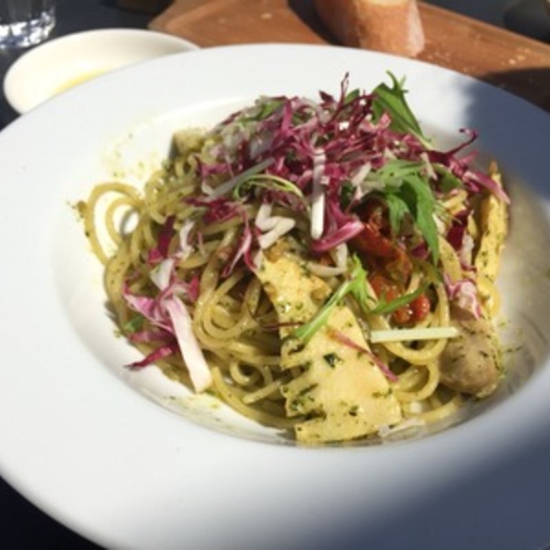 鶏肉のコンフィの筍のジェノベーゼ(シェアードテラス 外苑いちょう並木店)