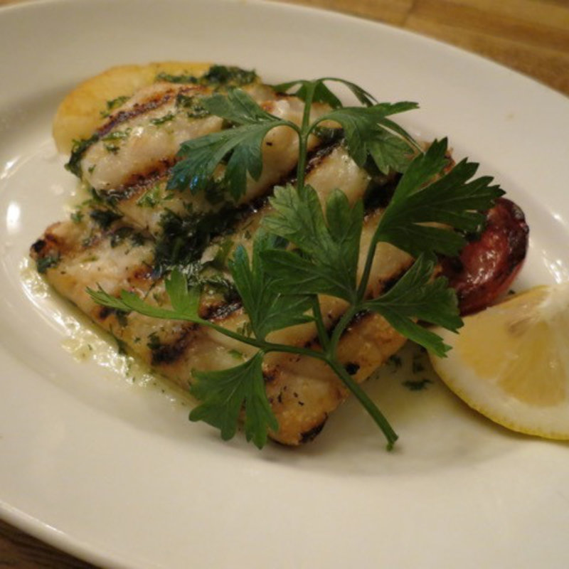 モロッコ風メカジキのグリル、ナスとオニオンのサラダ(CICADA)