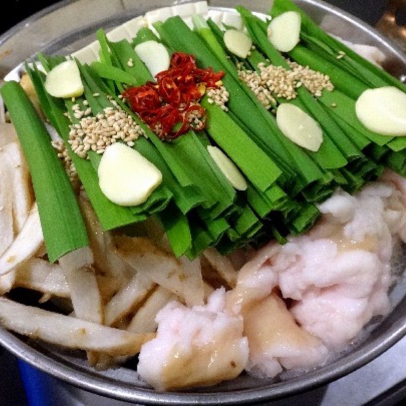 紫のモツ鍋(醤油)(しげ吉)