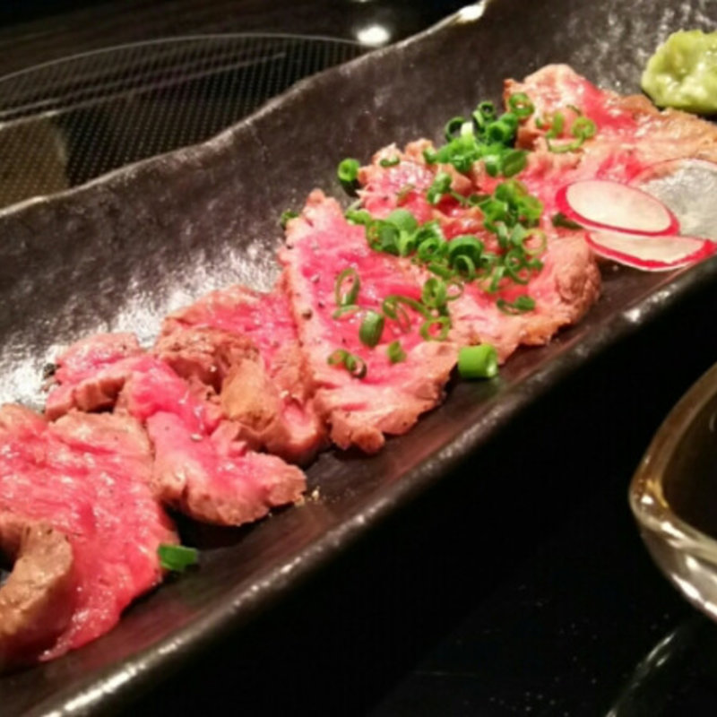 牛の炙り(博多串焼・野菜巻き串 三五八 神楽坂店)