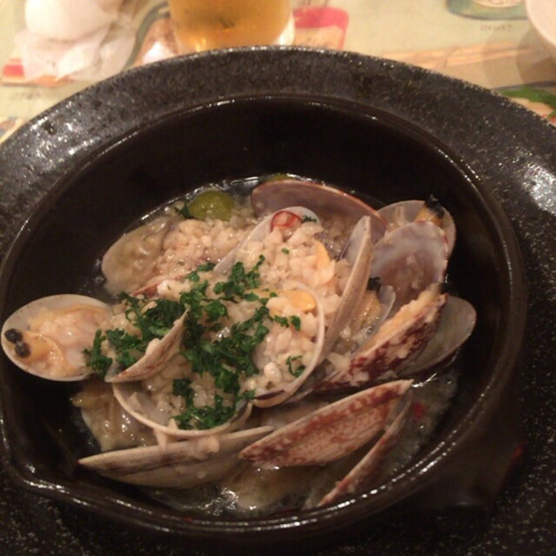 あさりのアヒージョにバケット(じゃこくじら )