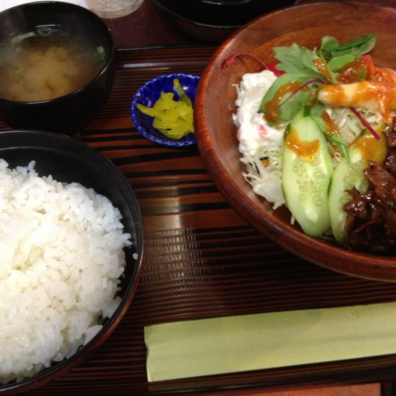  スタミナサラダ定食　８５０(シャルドン （syarudon）)