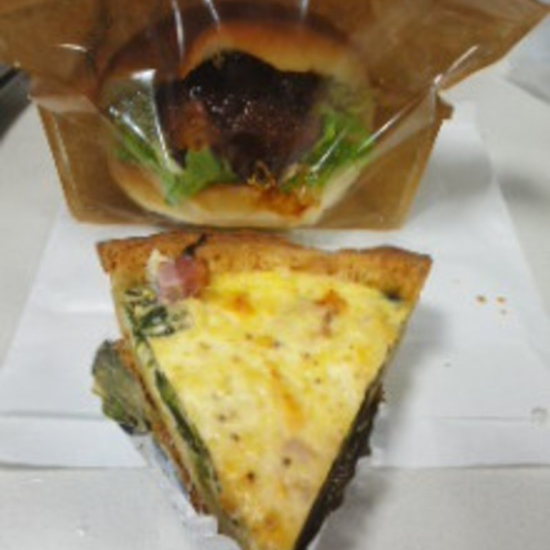 ベーコンとホウレン草のキッシュ(シュミネ)