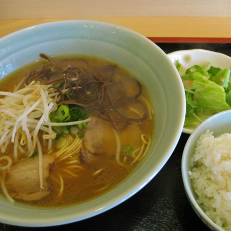 とんこつ醤油ラーメン ライスセット(しろ屋)