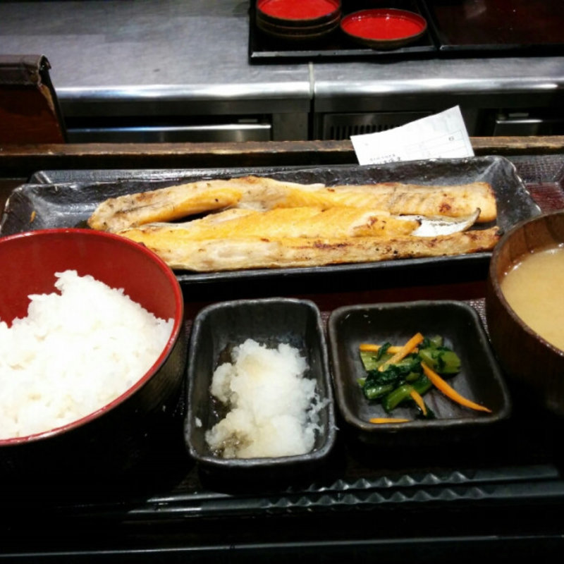 サーモンハラス定食(しんぱち食堂 新宿店)