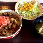 ミニ牛丼とサラダセット(すき家)