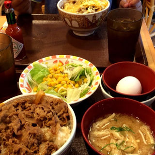 牛丼ミニとサラダセット(すき家)