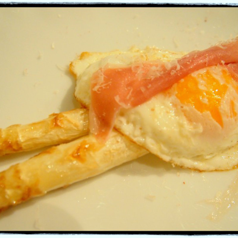 ホワイトアスパラガスのビスマルク(スコルピオーネ 祇園 （Scorpione）)