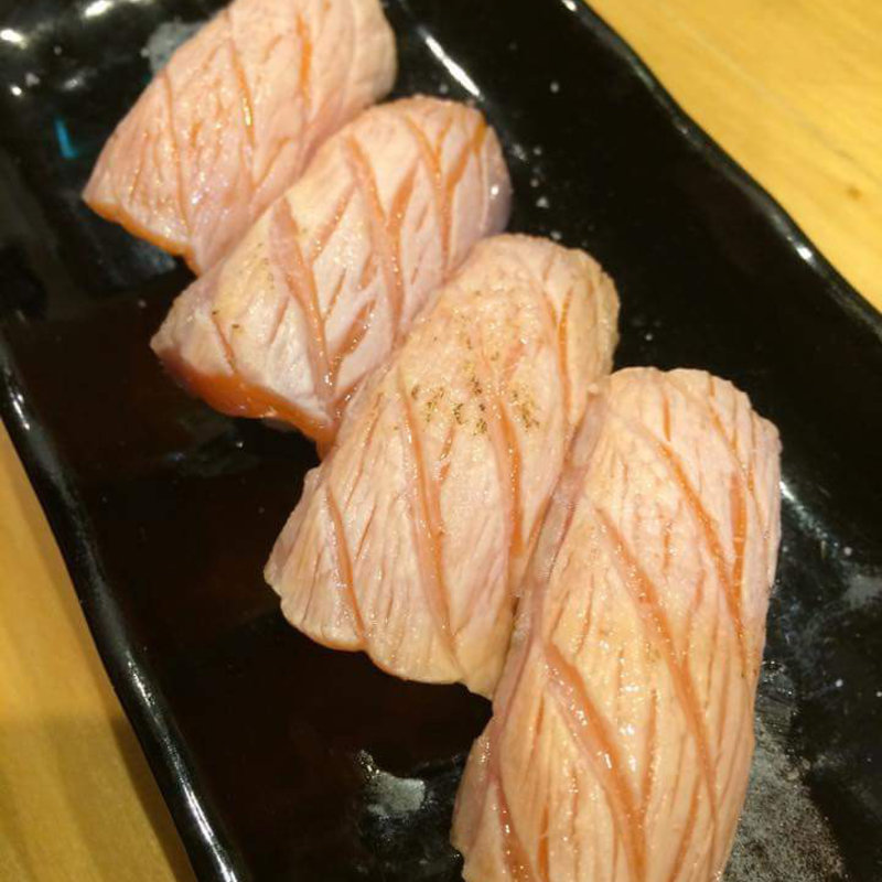 炙りサーモン(すしの助 肥後橋店)