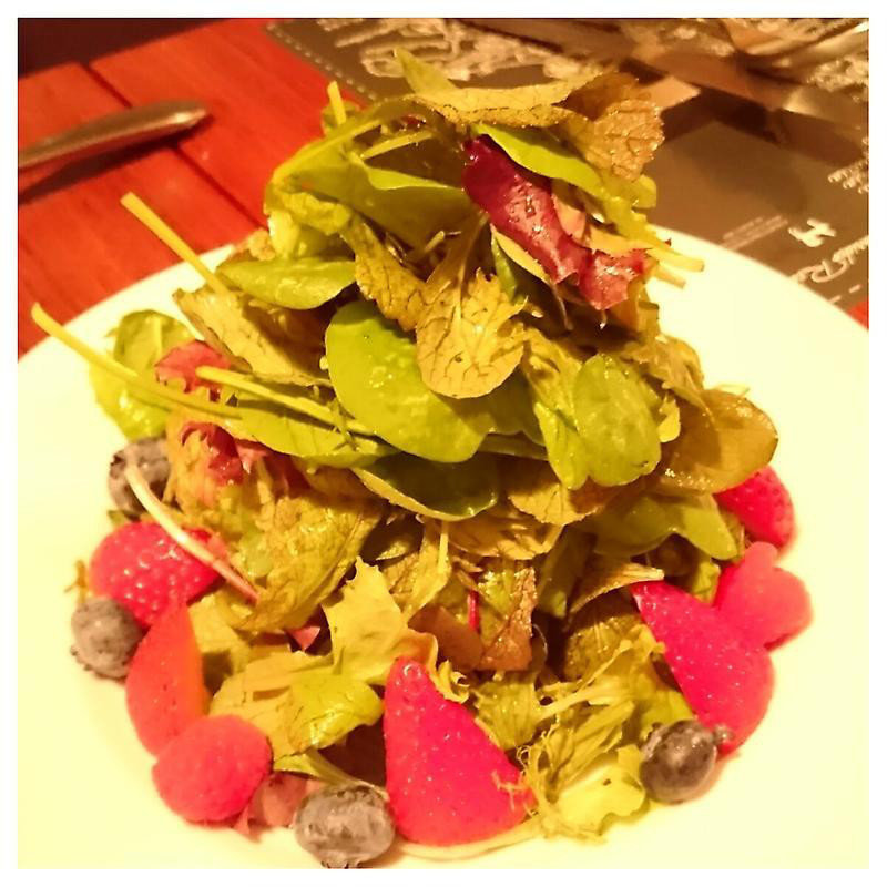 茨城県大洋まほろば農場のハーブサラダローズヒップドレッシング(スブリデオ・レストラーレ)