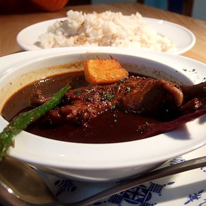 焦がしスパイスの鶏肉と野菜のカレー(ゼリージュ)