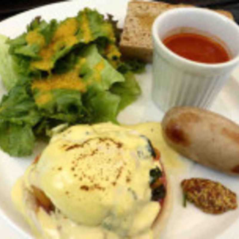 自家製ソーセージとエッグベネディクト(セルクル （CERCLE）)