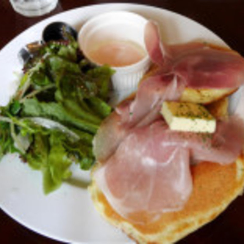 生ハムと半熟玉子のパンケーキ(セルフィユ軽井沢カフェ )