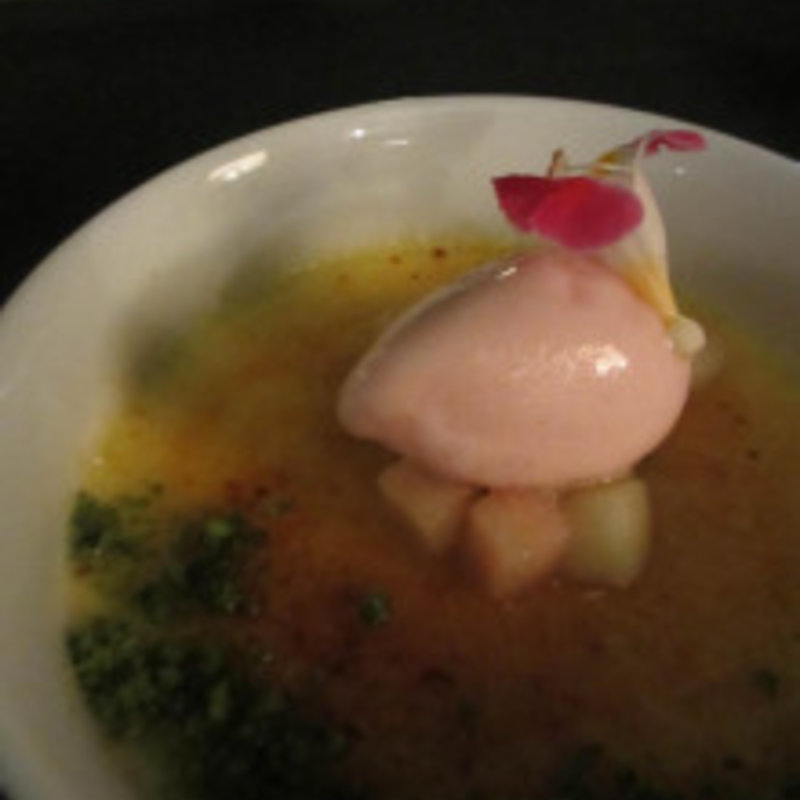 ホワイトチョコレートのクレームブリュレと白桃のシャーベット(センシ バイ ハインツ ベック （sensi by Heinz Beck）)