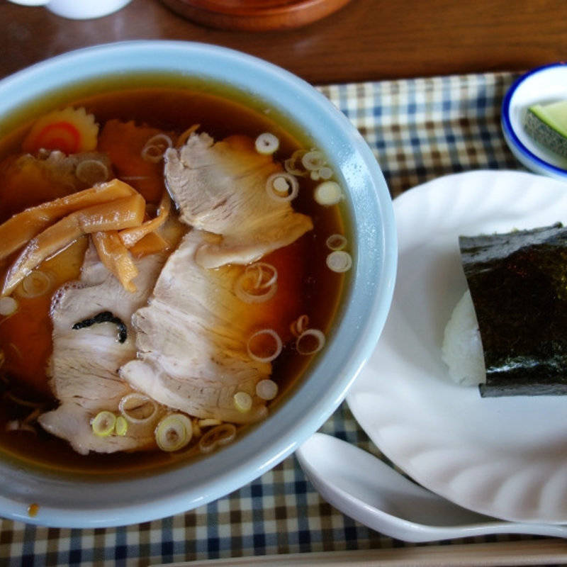 チャーシューメン（おむすび付き）(ぜんなみ)