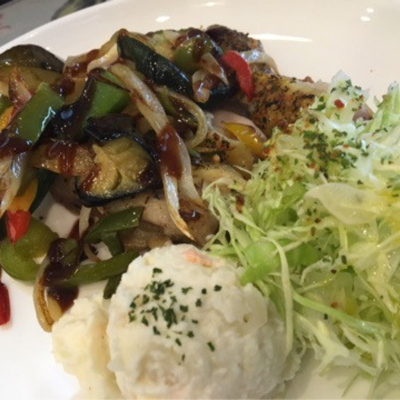 ｸﾞﾘﾙﾊｰﾌﾞﾁｷﾝ(ソラチカフェ )