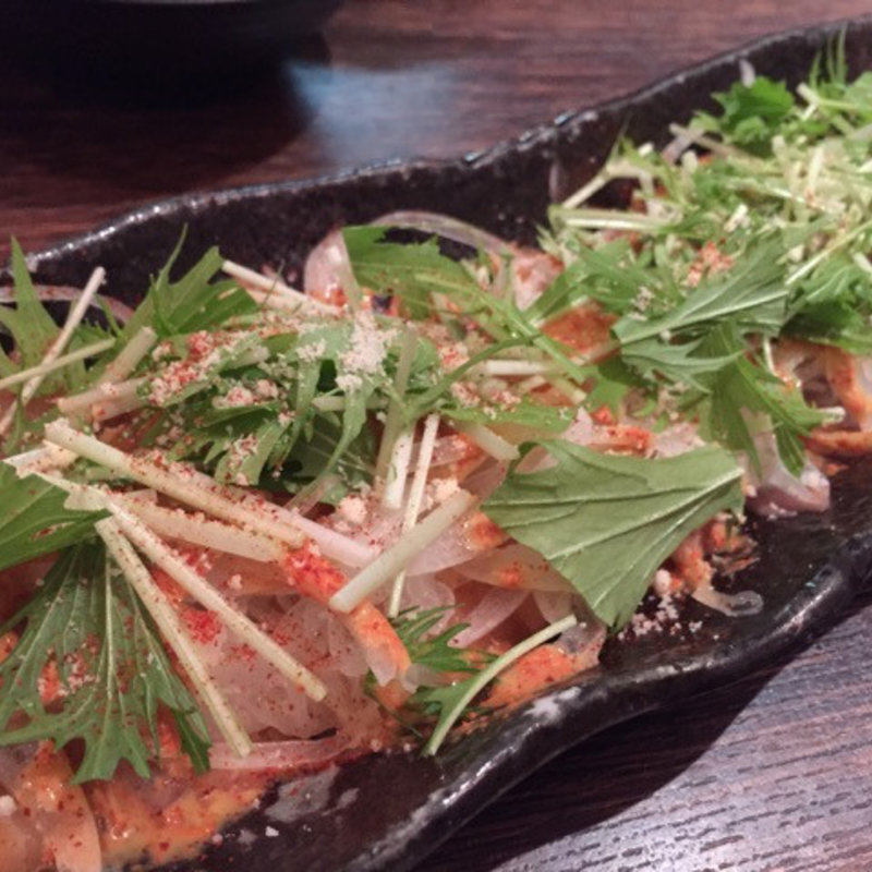 ピリリと辛いサーモンのカルパッチョ(梅田 丸鶏屋)