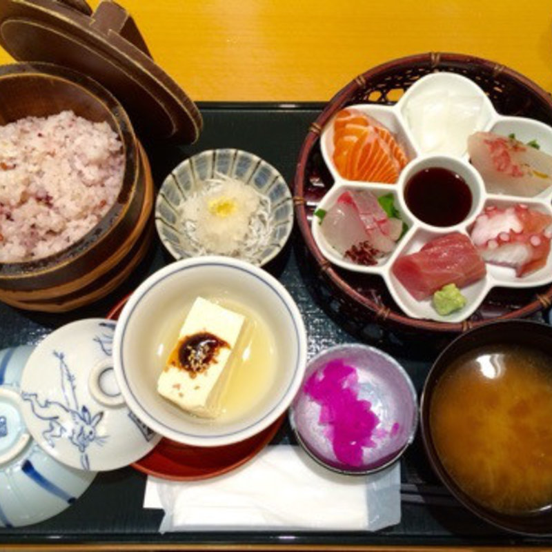 お刺身六種盛り定食➕じゃこ(ためつ食堂)