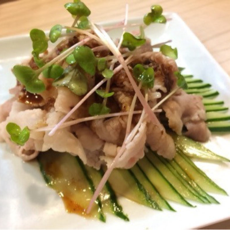 ゆで豚とキュウリのニンニクソース和え(明翔)