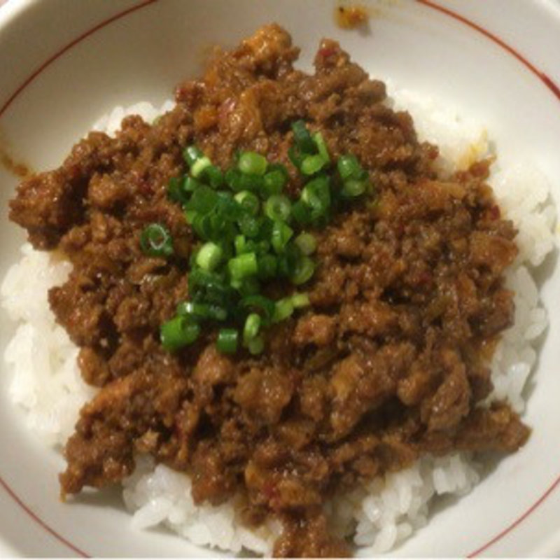 ピリ辛豚そぼろ丼(つけ麺一燈 （ツケメンイットウ）)