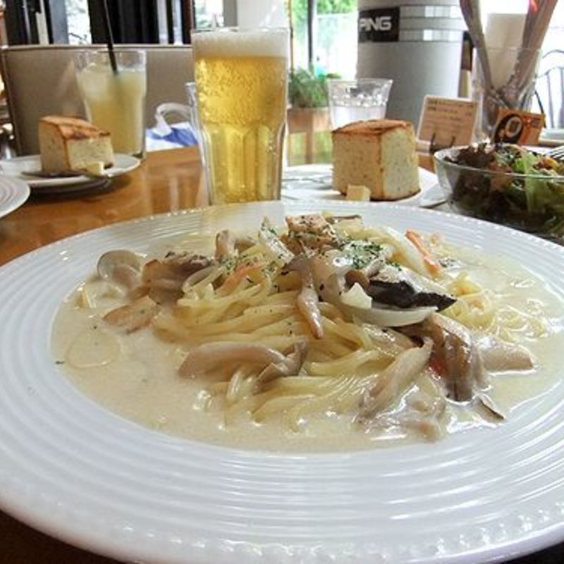 スモークサーモンと玉ねぎ、木の子のクリームソーススパゲッティ(ティーライト （TEA LIGHT）)