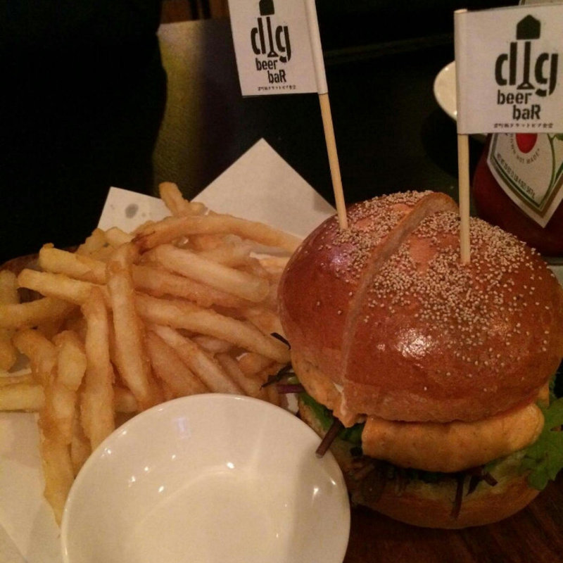 チキンバーガー(ディグビアバール （dig beer baR）)