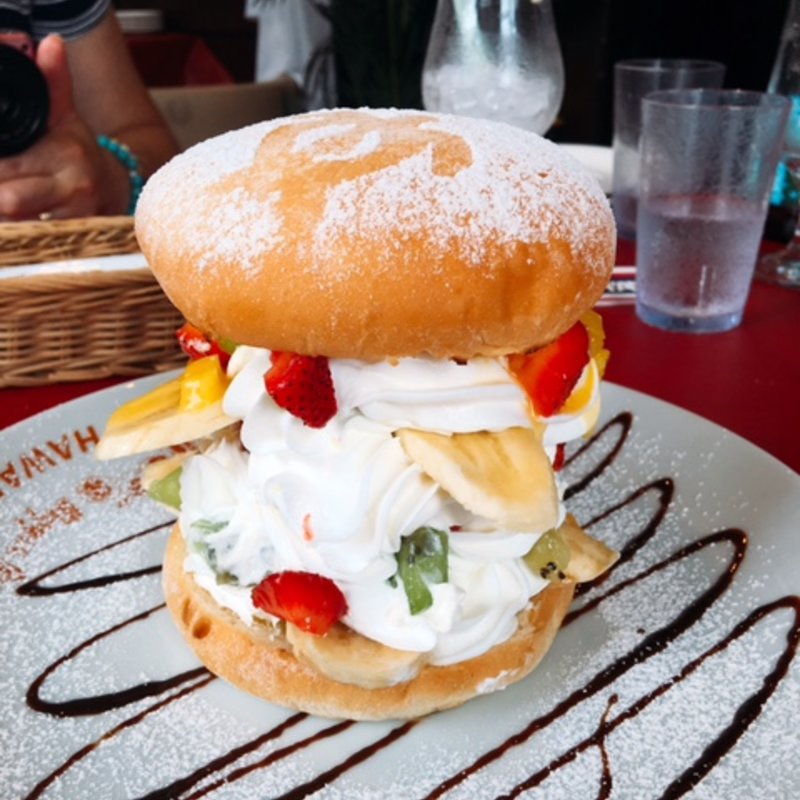 メガ盛りスイーツバーガーwithリリコイソース(テディーズビガーバーガー 横浜港北ノースポートモール店)