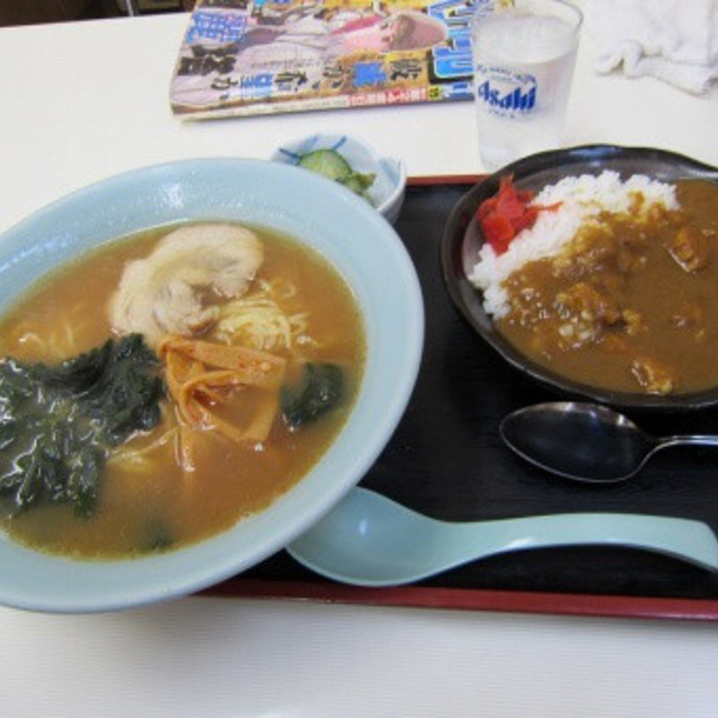 ラーメンと半カレーのセット(デリカフーズ ハマモト)