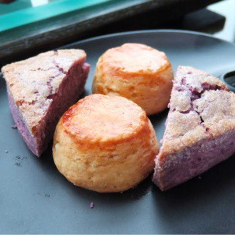 紫芋とプレーンスコーン(チャイナブルー)
