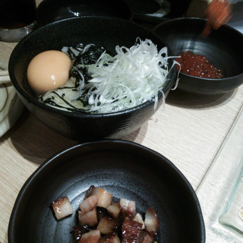 わがまま丼（いくら、お肉、卵）(渋谷っ子居酒屋 とととりとん)