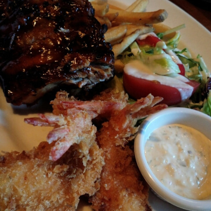 リブ＆フライドシュリンプのプレートランチ(Tony Roma's)