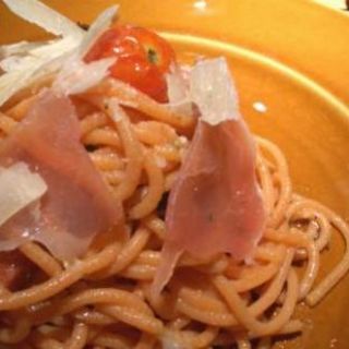 季節野菜と生ハム・パルミジャーノチーズのトマト色スパゲッティ(パスタ パスタ Pasta Pasta)