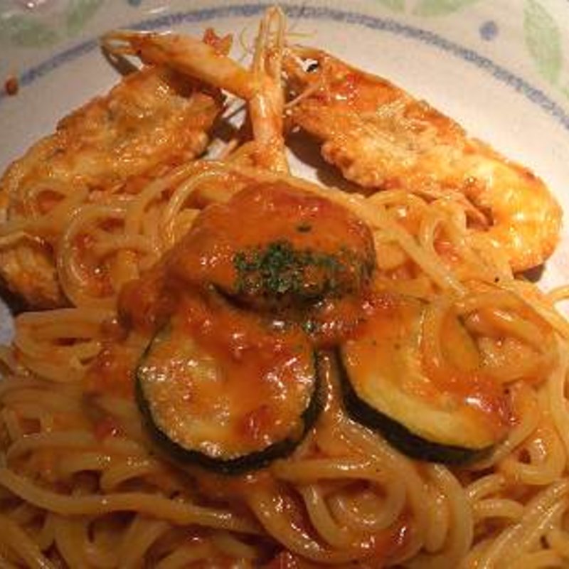 手長エビとズッキーニのトマト（クリーム入り）ソースのスパゲッティ(パスタパスタ)