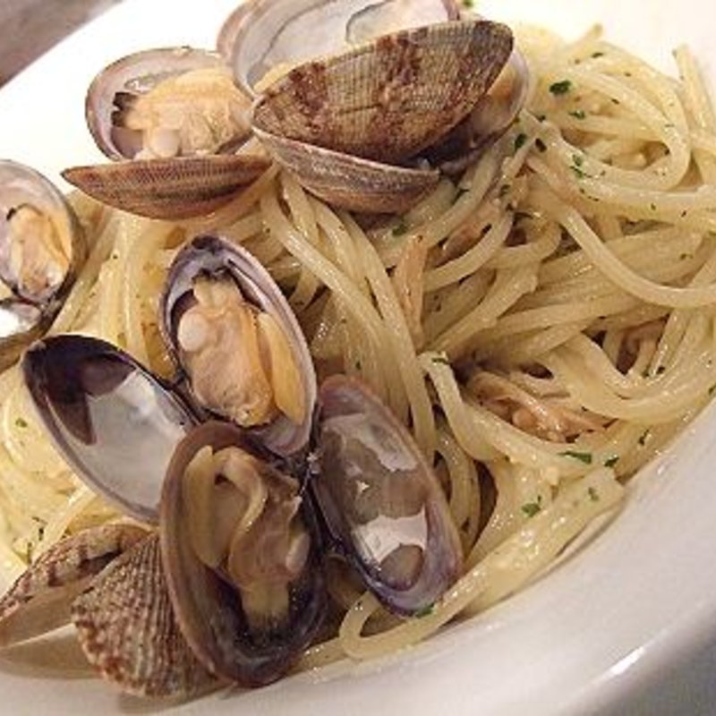 アサリとエノキのオイルソーススパゲッティ(トラットリア・デル・チェーロ)