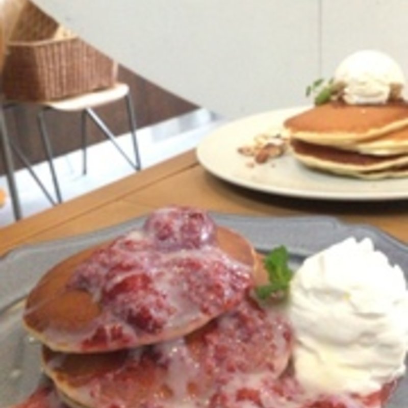 苺ミルク＆生クリーム(トリトンカフェ代官山 （TRITON CAFE DAIKANYAMA）)