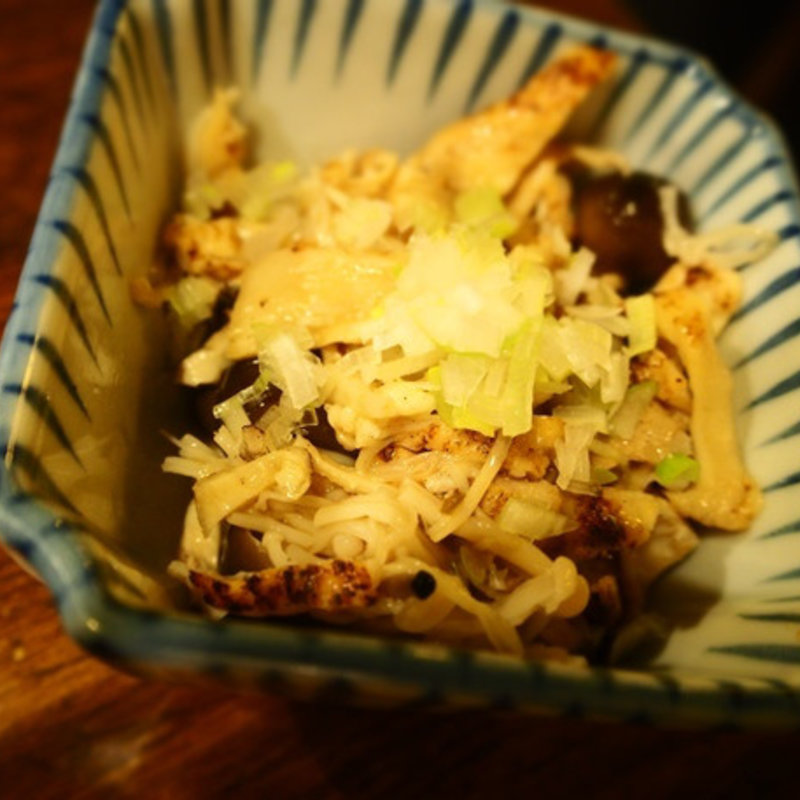 鶏皮とキノコのポン酢あえ(とりビアー 麻布十番店)