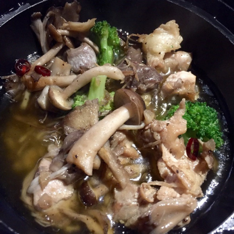 アヒージョ(さつま極鶏専門店 だいまおう)