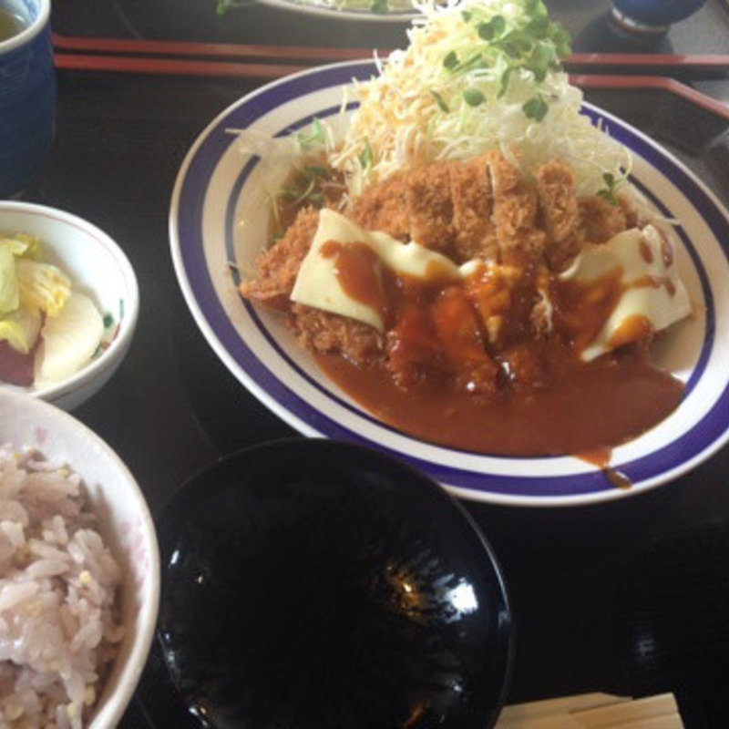 トロトロチキンチーズカツ定食(とんかつたつみや)